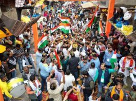 वॉल्वो बसों से उतरकर भाजपा कार्यकर्ताओं ने दिया स्वदेशी का संदेश