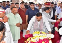 भजनलाल शर्मा ने देवनानी की पत्नी को श्रद्धासुमन अर्पित किए