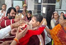 पल्स पोलियो दिवस : राजगढ़ धाम पर बच्चों को पिलाई दो बूंद जिंदगी की