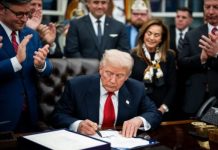 डोनाल्ड ट्रम्प ने व्यय विधेयक पर किए हस्ताक्षर, 43 दिन बाद अमरीका में शटडाउन समाप्त