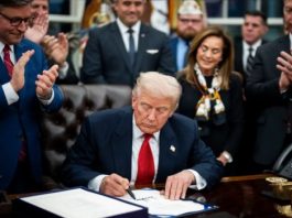 डोनाल्ड ट्रम्प ने व्यय विधेयक पर किए हस्ताक्षर, 43 दिन बाद अमरीका में शटडाउन समाप्त