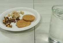 पौष्टिक प्रेस कॉन्फ्रेंस में चने भूंगड़े खाओ, हैल्थ बनाओ, कचौड़ी-पकौड़ी में क्या रखा है!