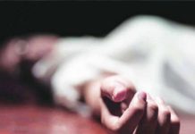 बॉयफ्रेंड के ब्लैकमेल से परेशान मुंबई गर्ल ने की सुसाइड