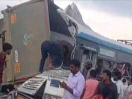 तेलंगाना में सरकारी बस और ट्रक की टक्कर में 18 लोगों की मौत, 15 घायल