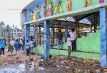 श्रीकाकुलम मंदिर में भगदड़ से 10 श्रद्धालुओं की मौत, 20 घायल