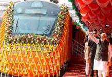 रेलवे की अगली पीढ़ी की नींव तैयार कर रही हैं वंदे भारत ट्रेनें : मोदी