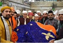 मोदी की तरफ से अजमेर दरगाह में चादर पेश, मांगी देश में अमन, चैन और भाईचारे की दुआ