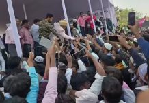 बाबरी मस्जिद के अनुरूप मस्जिद के शिलान्यास समारोह में उमड़ी भारी भीड़