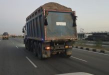 अवैध खनिज परिवहन करते 4 डंपर जब्त, एस्कार्ट करती स्कार्पियों व संबंधित के खिलाफ एफआईआर दर्ज