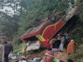 आंध्र प्रदेश के सीतराम राजू में बस खाई में गिरने से 9 लोगों की मौत