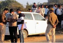 खैरथल तिजारा में लावारिस खड़ी कार में मिला अज्ञात व्यक्ति का शव