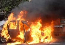 बारां में शॉट सर्किट से दो कारों में आग लगी