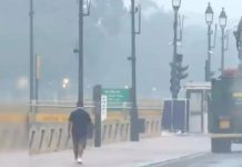 दिल्ली में घना ज़हरीला स्मॉग, एक्यूआई बहुत खराब से गंभीर