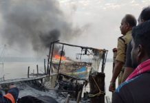 केरल में भीषण आग से लगभग 15 मछली पकड़ने वाली नावें खाक