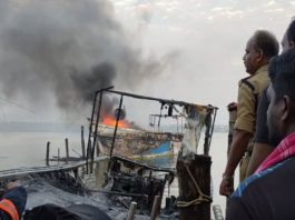 केरल में भीषण आग से लगभग 15 मछली पकड़ने वाली नावें खाक