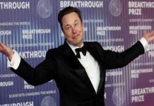 एलन मस्क 700 अरब डॉलर से ज़्यादा की सम्पति वाले दुनिया के पहले व्यक्ति बने