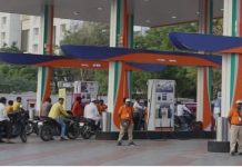 मणिपुर में पेट्रोल पंप के बंद होने की चेतावनी के बाद वाहनों की भीड़ बढ़ी