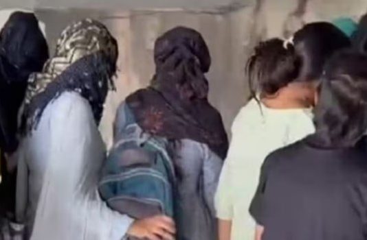 वाराणसी में स्पा सेंटर में सेक्स रैकेट का भंडाफोड़, 9 महिलाओं समेत 13 डिटेन