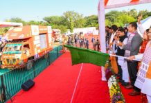 भजनलाल शर्मा ने विकास रथों को हरी झंडी दिखाकर किया रवाना