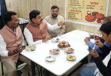 इंदौर में मुख्यमंत्री मोहन यादव ने अचानक रुककर लिया पोहा–जलेबी का स्वाद