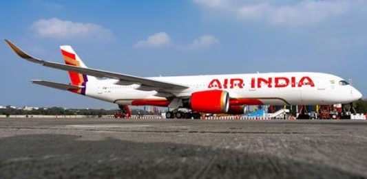 एयर इंडिया के पायलट को कनाडा में उड़ान से ठीक पहले हिरासत में लिया