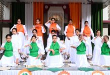 गुजराती उच्च माध्यमिक विद्यालय में धूमधाम से मनाया गणतंत्र दिवस