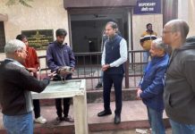 कलक्टर लोकबंधु ने जिला पशु चिकित्सालय का किया औचक निरीक्षण