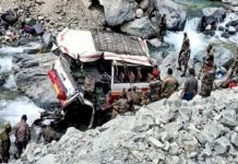 जम्मू-कश्मीर के डोडा में सड़क हादसे में सेना के 10 जवानों की मौत