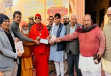 स्वामी हंसराम उदासीन ने दादू दयाल गौशाला समिति को सौंपा 1043800 रुपए का चेक