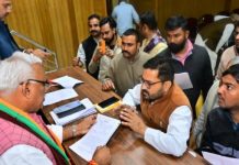 कांग्रेस कार्यकर्ता भी पहुंचे अपनी समस्या लेकर भाजपा प्रदेश कार्यालय