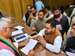 कांग्रेस कार्यकर्ता भी पहुंचे अपनी समस्या लेकर भाजपा प्रदेश कार्यालय