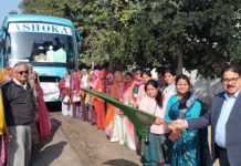 अन्तर राज्यीय महिला कृषक भ्रमण, हरी झंडी दिखाकर किया बस को रवाना