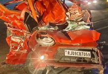 चित्तौड़गढ़ में कार-ट्रोले की टक्कर में एक ही परिवार के 4 लोगों की मौत