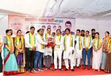 अंबरनाथ में कांग्रेस के 12 नवनिर्वाचित पार्षद भाजपा में शामिल