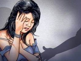 आंध्र प्रदेश के पलनाडु में सरकारी महिला कर्मचारी से घर में घुसकर रेप