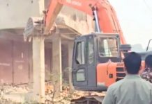 करौली में सट्टा किंग और दंगा आरोपी के अवैध व्यवसायिक परिसर में बुलडोजर की कार्रवाई जारी