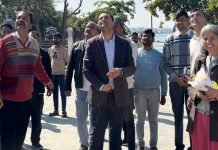 अजमेर कलक्टर ने पतंग उड़ाकर किया पतंग महोत्सव का शुभारम्भ