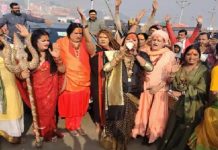 माघ मेला 2026 : किन्नर अखाड़े ने संगम में लगाई पावन डुबकी