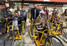 अजमेर कलक्टर ने दिव्यांगजनों के प्रति संवेदनशीलता बरतने के दिए निर्देश