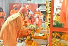 गोरखपुर में खिचड़ी महापर्व में गोरखनाथ मंदिर में उमड़ा आस्था का सैलाब