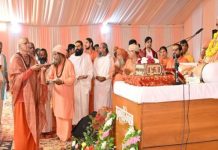 भागवत पाठ के साथ गूंज रही वेदों की वाणी, यज्ञ अनुष्ठान से पवित्र हो रहा वातावरण