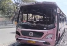 पश्चिमी दिल्ली के विकासपुरी में खड़ी बस में आग, एक की मौत