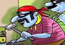 डीग में पांच दिन पहले खोले गए शोरूम में चोरों ने हाथ साफ किया