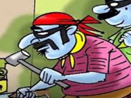 डीग में पांच दिन पहले खोले गए शोरूम में चोरों ने हाथ साफ किया