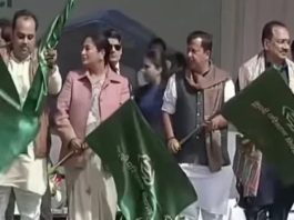 नितिन नवीन और रेखा गुप्ता ने 500 इलेक्ट्रिक बसों को दिखाई हरी झंडी