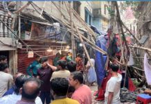 कोलकाता में भूकंप के तेज झटके, डर कर दफ्तरों और घरों से बाहर निकले लोग