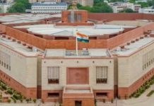 लोक सभा में आसन की ओर कागज फेंकने के मामले में कांग्रेस के 7 और माकपा का एक सदस्य निलंबित