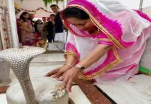 दिल्ली की मुख्यमंत्री रेखा गुप्ता ने श्रीनाथजी एवं अमरख महादेव मंदिर में किए दर्शन