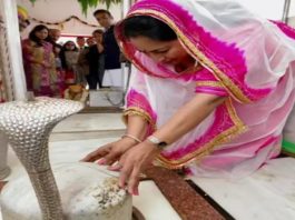 दिल्ली की मुख्यमंत्री रेखा गुप्ता ने श्रीनाथजी एवं अमरख महादेव मंदिर में किए दर्शन