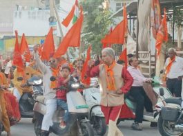 विराट हिन्दू सम्मेलन से पूर्व पंचशील नगर में निकाली वाहन रैली